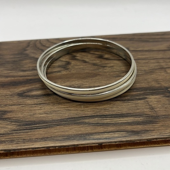 White and Silver Tone Bracelet 3 stackable. Silvertone and white Enamel Bangles - Picture 4 of 6